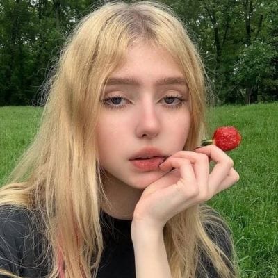 Sarah Lahbati avatar